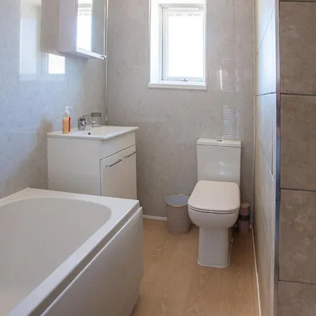 Cozy 3 Bed Family By Park *